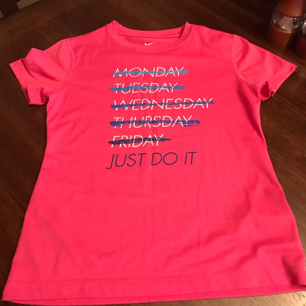 Girls Nike T-shirt